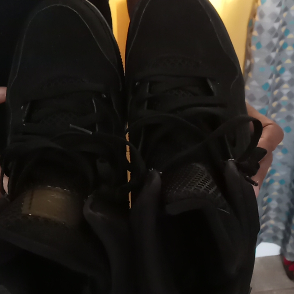 Shoes - Picture 7 of 8